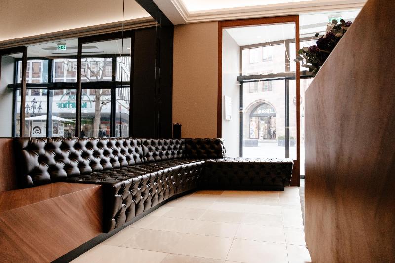 Melter Hotel & Apartments   A Neighborhood