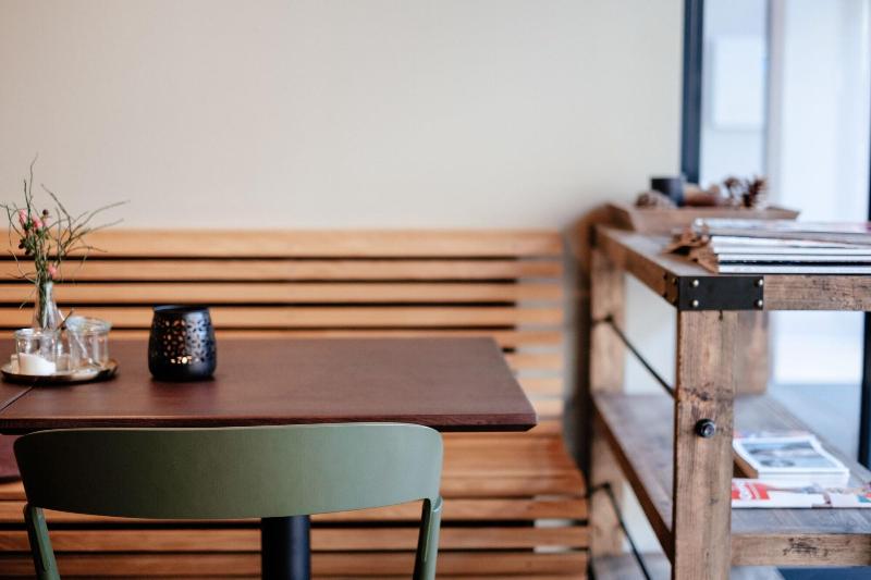 Melter Hotel & Apartments   A Neighborhood