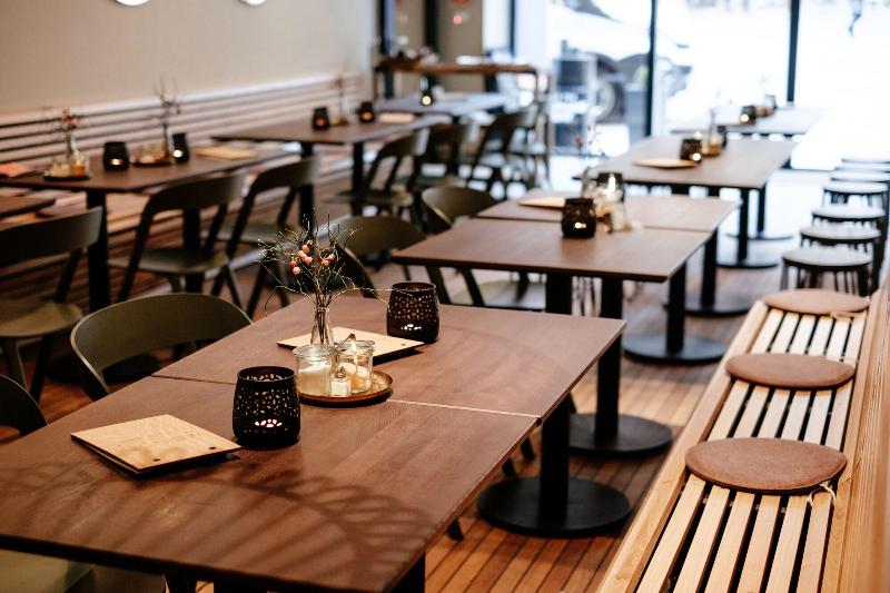 Melter Hotel & Apartments   A Neighborhood