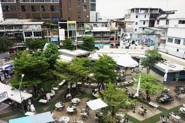 Moumou Hostel