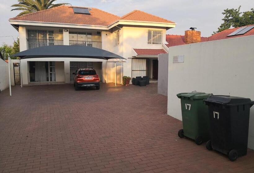 膳宿费 17 On 13th