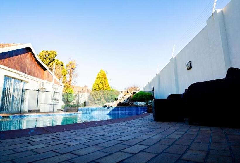 膳宿费 17 On 13th