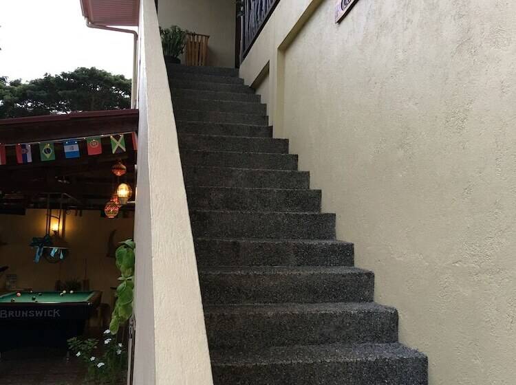 پانسیون Captains Lodge And Bar