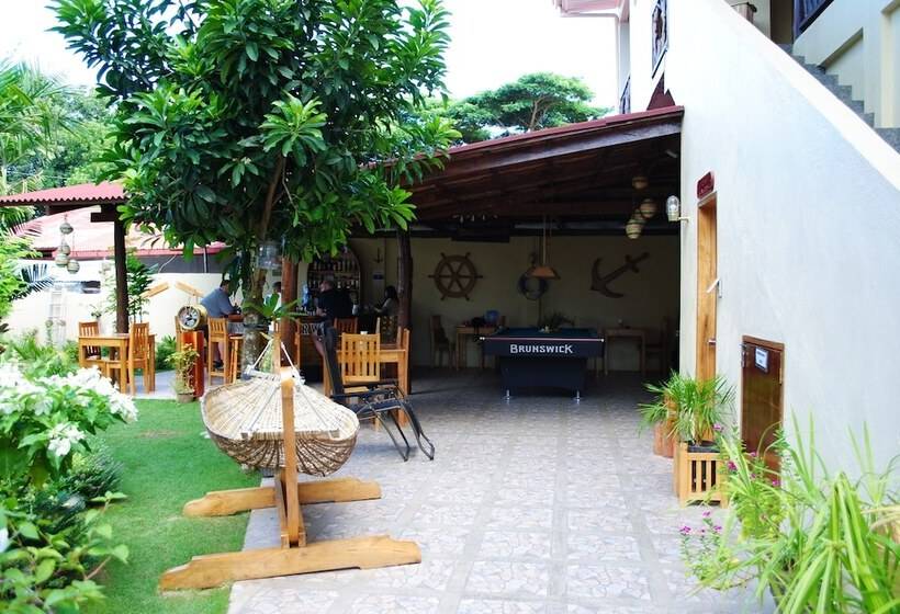 پانسیون Captains Lodge And Bar