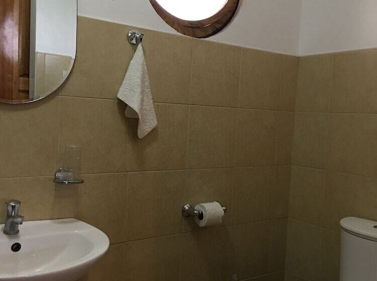 پانسیون Captains Lodge And Bar