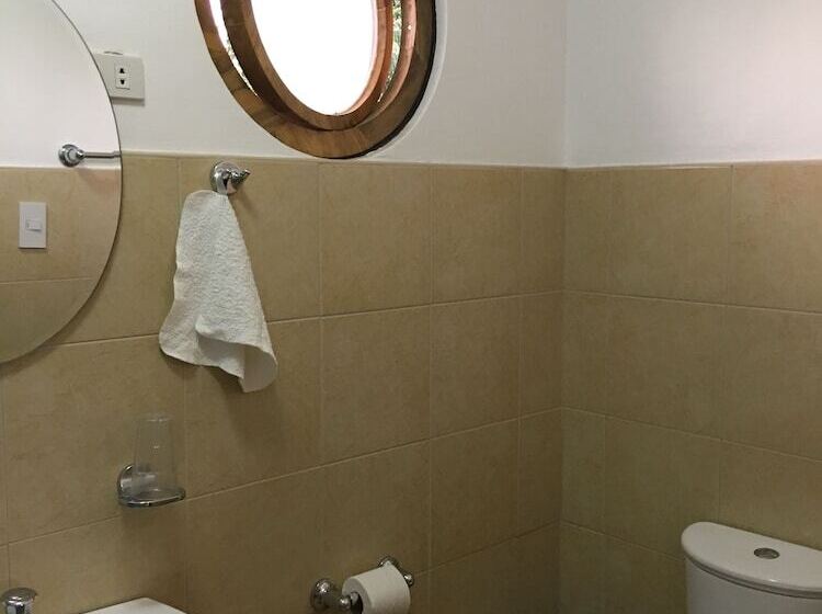 پانسیون Captains Lodge And Bar