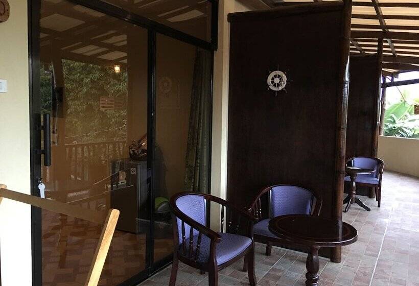 پانسیون Captains Lodge And Bar