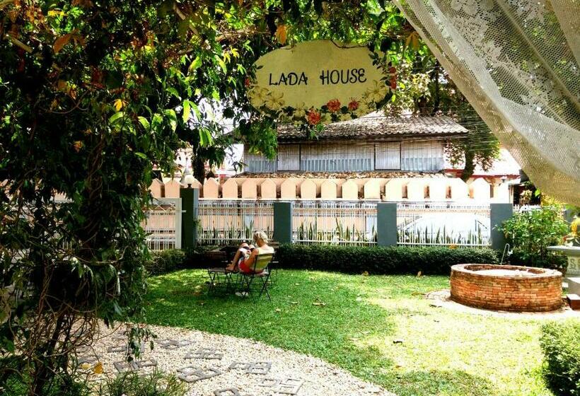 펜션 Lada House