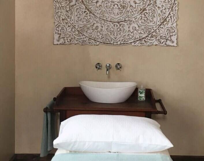 پانسیون Narnia Guest House