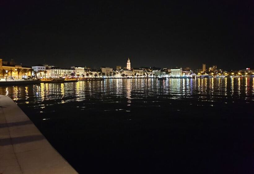 پانسیون Pylon Rooms