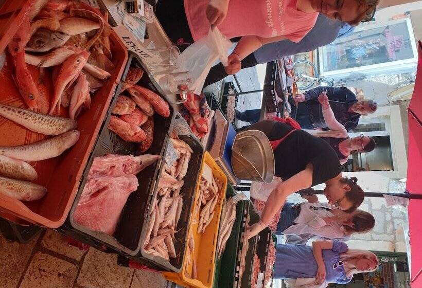 پانسیون Pylon Rooms