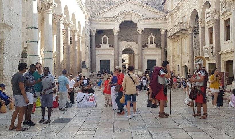 پانسیون Pylon Rooms