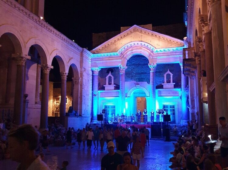 پانسیون Pylon Rooms