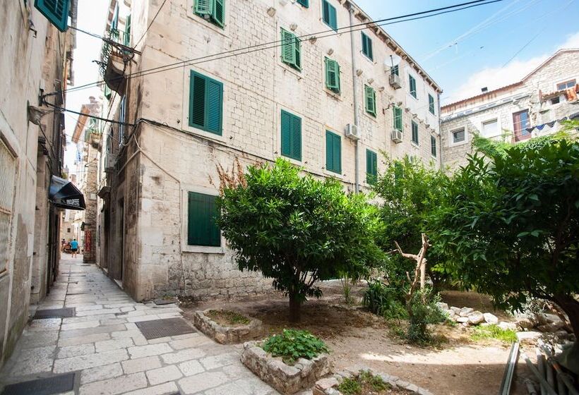 پانسیون Pylon Rooms