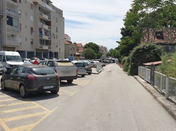 پانسیون Pylon Rooms