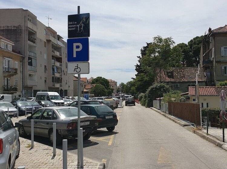 پانسیون Pylon Rooms