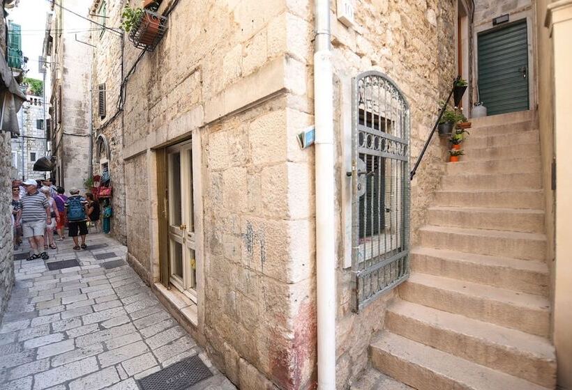 پانسیون Pylon Rooms