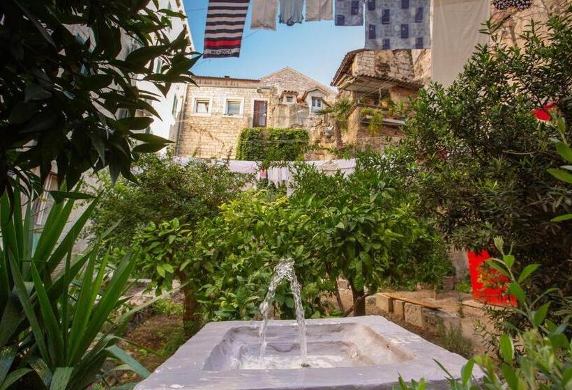 پانسیون Pylon Rooms