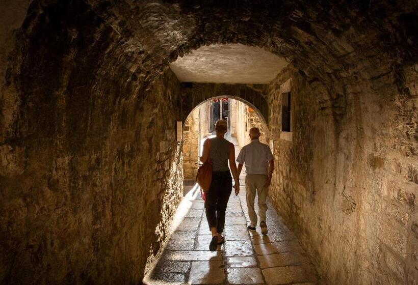 پانسیون Pylon Rooms