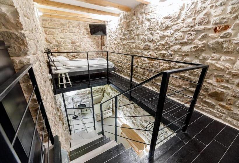 پانسیون Pylon Rooms