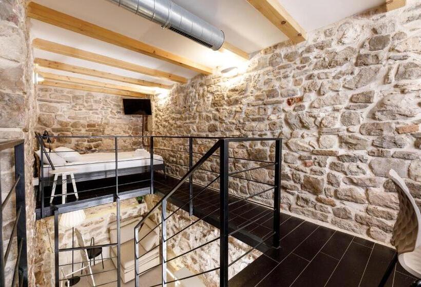 پانسیون Pylon Rooms