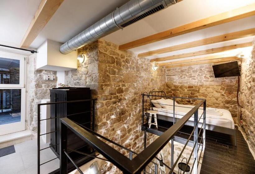 پانسیون Pylon Rooms