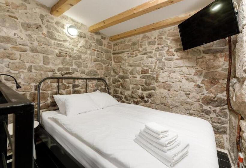 پانسیون Pylon Rooms