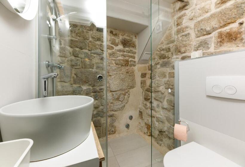 پانسیون Pylon Rooms