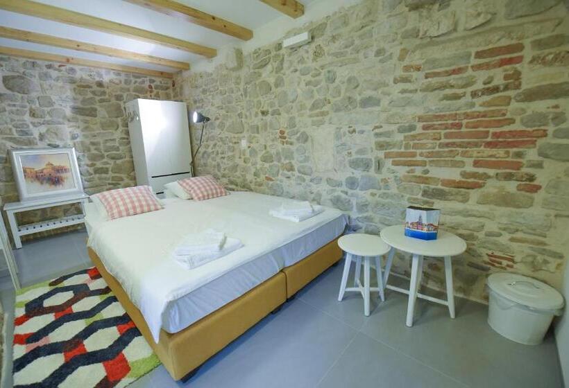 پانسیون Pylon Rooms