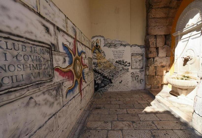 پانسیون Pylon Rooms