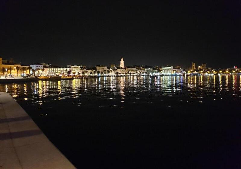 پانسیون Pylon Rooms