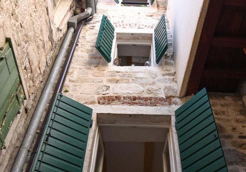 پانسیون Pylon Rooms