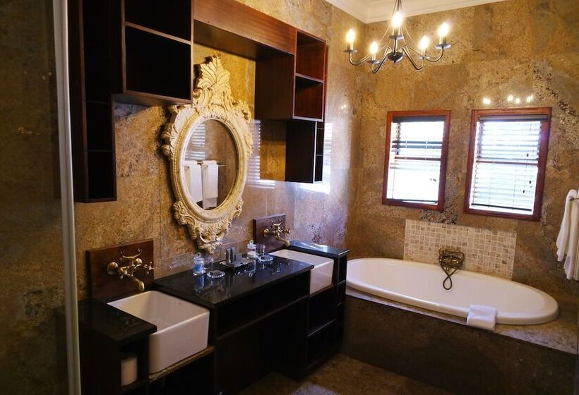 بنسيون The Nobleman Boutique