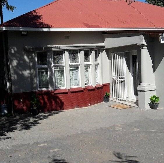 פנסיון Valley Guest House