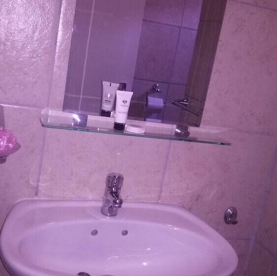 פנסיון Valley Guest House