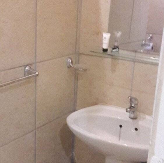 פנסיון Valley Guest House