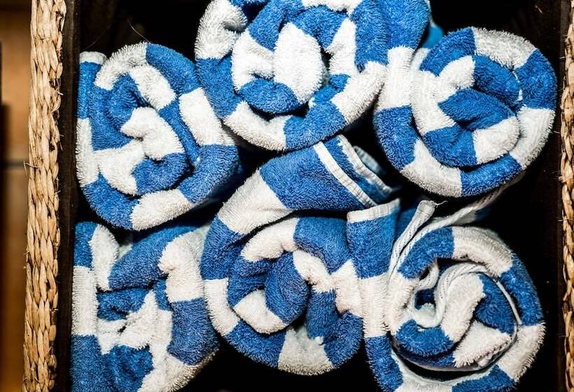 Sea Breeze On Main Beach