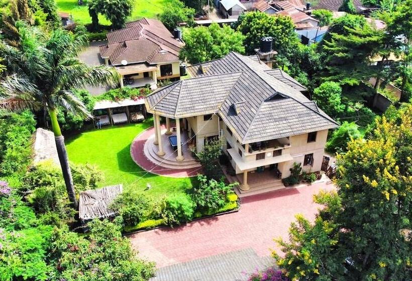 White House Of Tanzania   Hostel