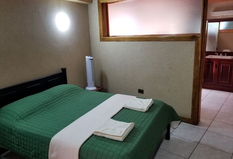 ユースホステル Monte Campana Escazu