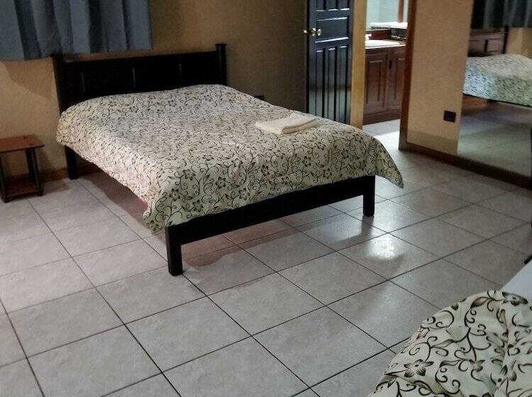 ユースホステル Monte Campana Escazu