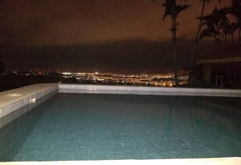 ユースホステル Monte Campana Escazu