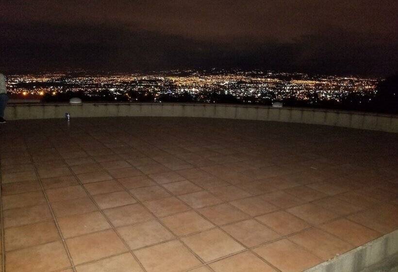 ユースホステル Monte Campana Escazu