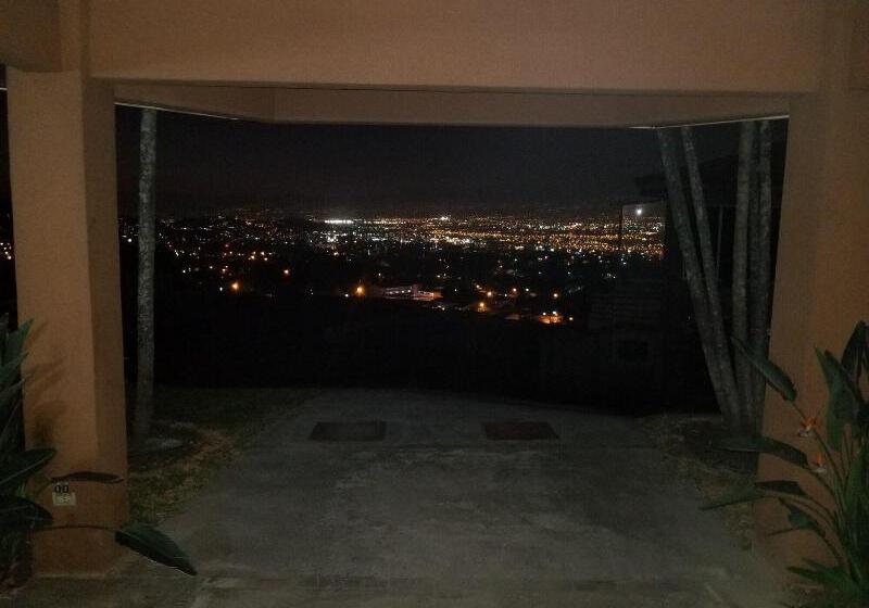 ユースホステル Monte Campana Escazu