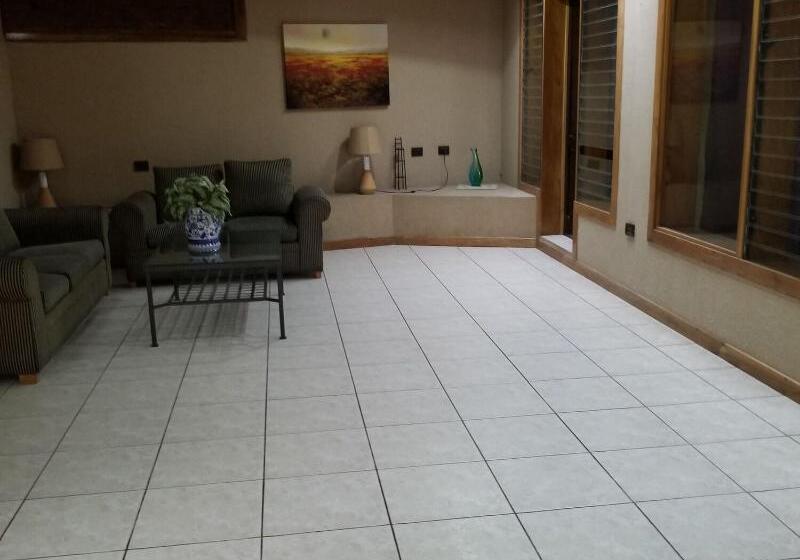 ユースホステル Monte Campana Escazu