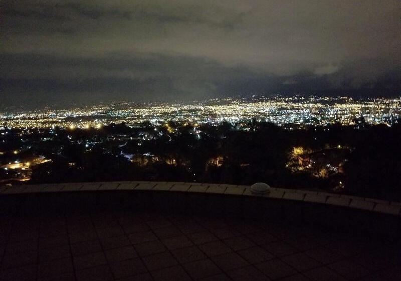 ユースホステル Monte Campana Escazu