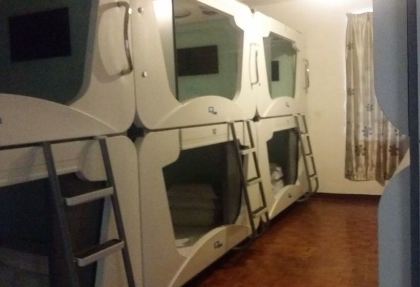 הוסטל Qube Beach Resort