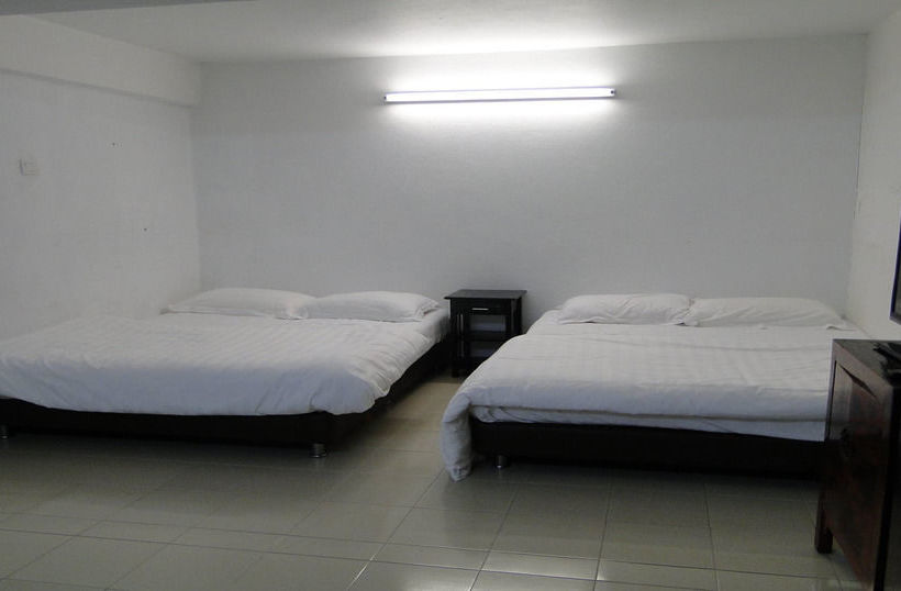 הוסטל Qube Beach Resort