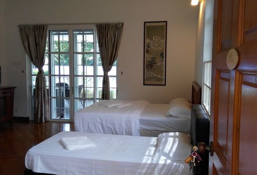 הוסטל Qube Beach Resort