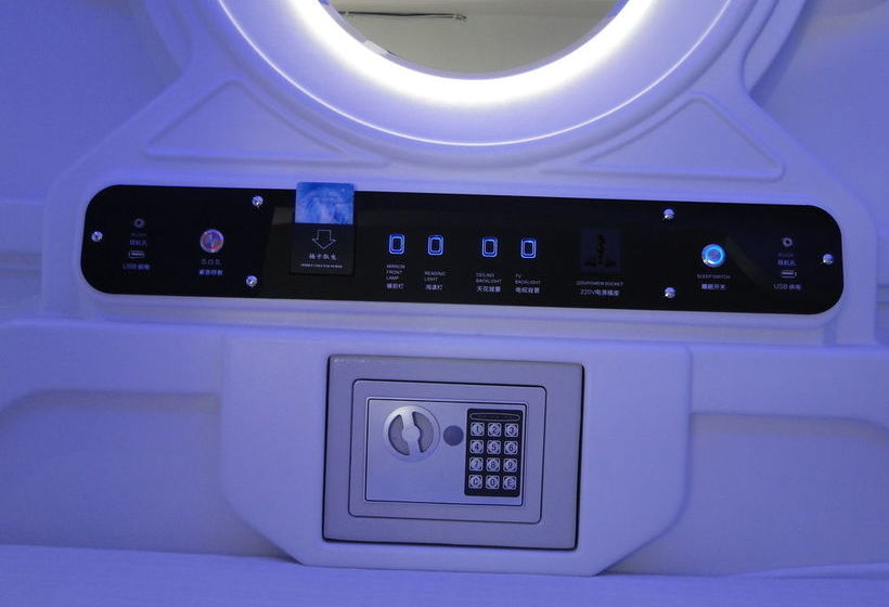 הוסטל Qube Beach Resort