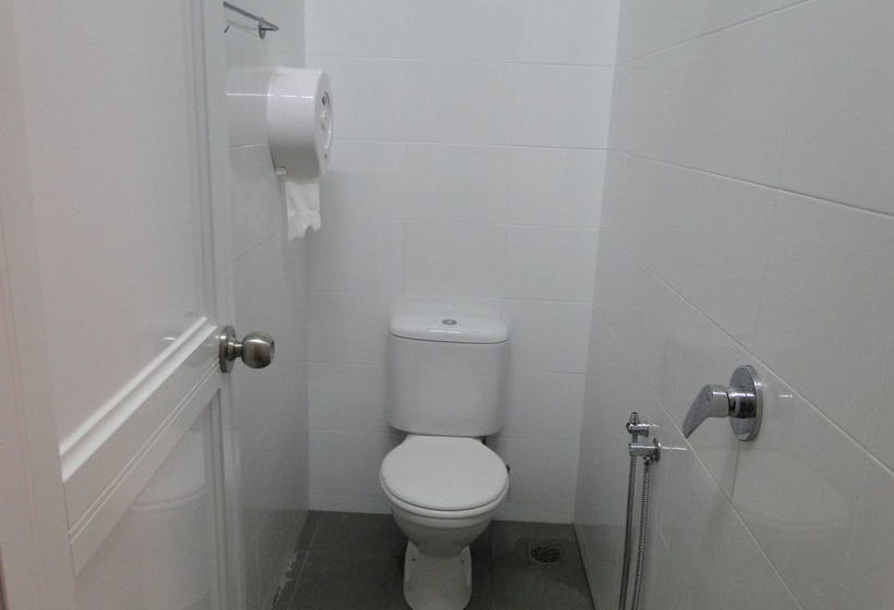 הוסטל Qube Beach Resort